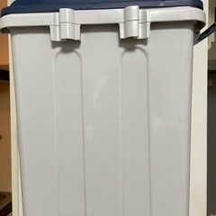 蓋付きゴミ箱　今日、明日取りに来ていただけるかた