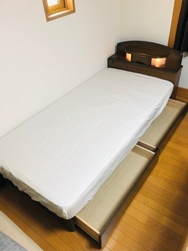 【決まりました】シングルベッド　引出し付き　マットレス、おまけつき