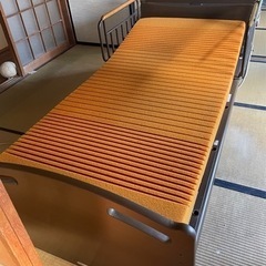 【交渉成立：無償：取りにお越し頂ける方】電動ベッド一台