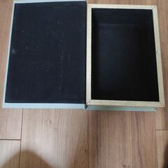かわいい　本型の入れ物　の画像