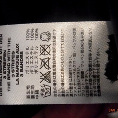 アディダスのジャンパーの画像