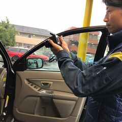【車検回送スタッフ】有名輸入車の車検手続き／運転代行で陸運局へ運搬！／昇給3ヶ月毎／未経験歓迎・経験者優遇／残業無し！賞与アリ◆アルバイト／パート◆の画像