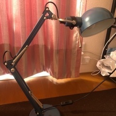 ワークランプ。テーブルランプ、電球２個付き。の画像