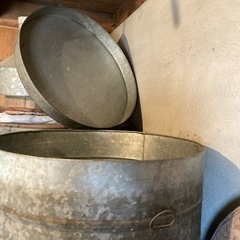 ブリキの大型缶　多用途に使用可！の画像