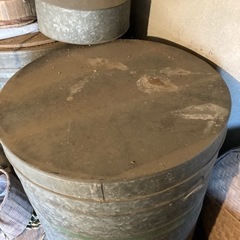 ブリキの大型缶　多用途に使用可！の画像