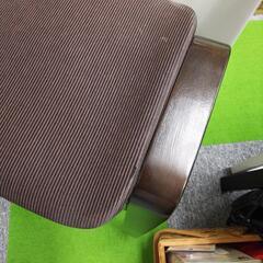 積み重ね可能な椅子 焦げ茶色 ×8脚 の画像