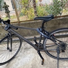 クロスバイク　自転車　ブラック　男性