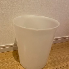 【お話中】ゴミ箱　白