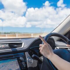 【急募】送迎ドライバー募集。マイカー通勤できます。固定ルートで運転業務のみです。未経験大歓迎！の画像