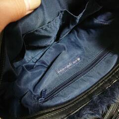 ネイビー  ファーバッグ  チャームつきの画像