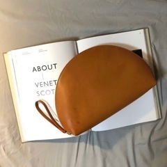 Mansur Gavriel マンサーガブリエル Moonclutch bagの画像