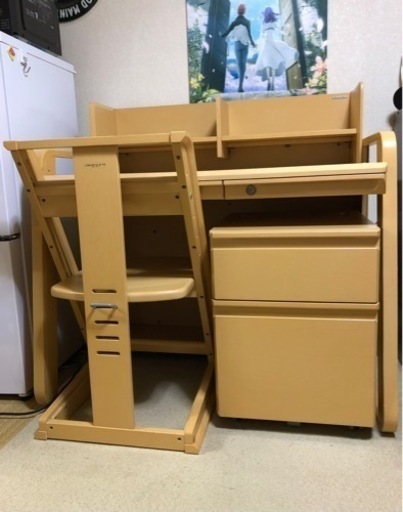 オカムラの学習机