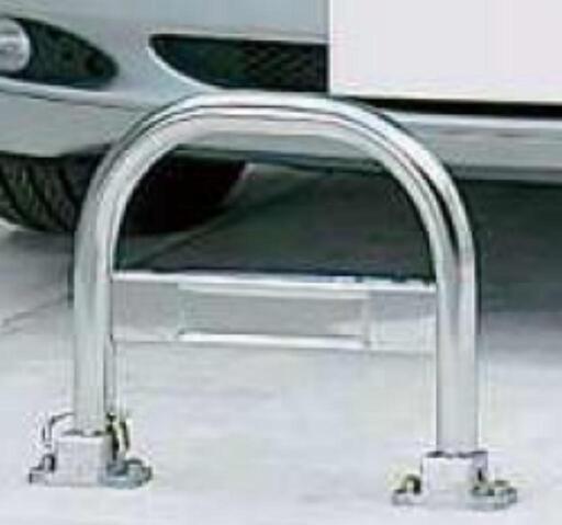 YKK AP社製車止め 、型番:ABL－１ シルバー 
新品未使用品