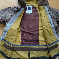 【美品】BURTONスノボジャケット茶チェック×グレー機能的の画像