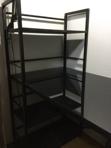 【決まりました】ガラス盤面のデスクです。