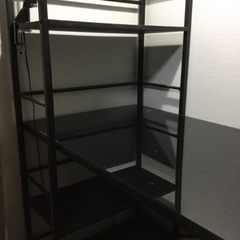 【決まりました】ガラス盤面のデスクです。