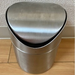 【引渡決定】銀のゴミ箱の画像