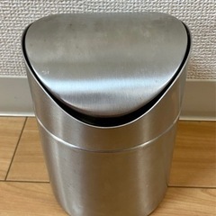 【引渡決定】銀のゴミ箱