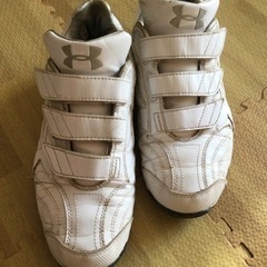野球　トレーニングシューズ25.5