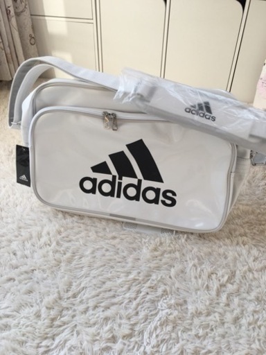adidasエナメルバッグ新品