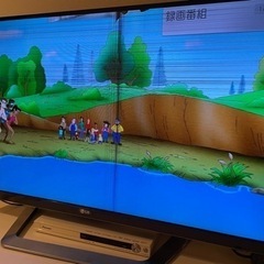 【ジャンク】テレビ　LG 42インチ　薄型画面に線有　純正リモコン付きの画像