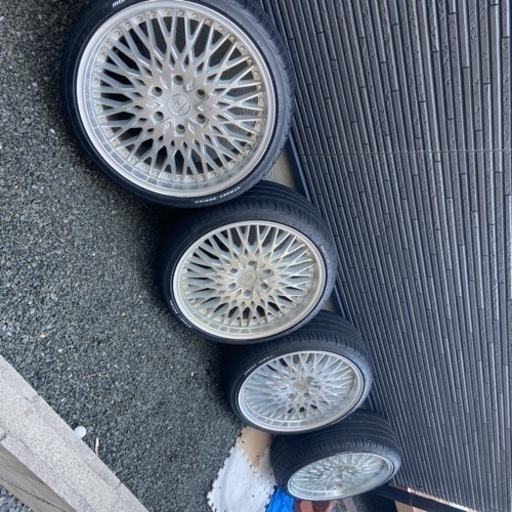 ハイエース　20インチ　ホワイトレター　値下げ中です