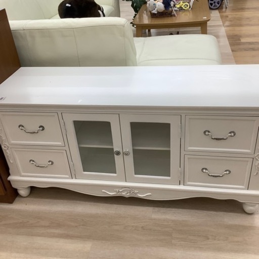 ＊テレビボード　ホワイト　ロココ調