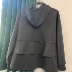 バックフリルジップアップパーカー(黒)お譲りします【新品未開封】の画像