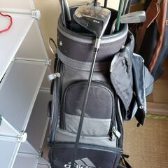 テーラーメイド ドライバーアディダスキャディバッグ