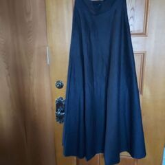 ZARAWOMANグレーロングスカートの画像
