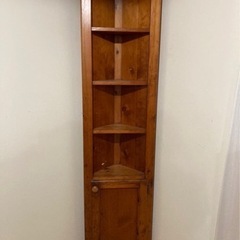 カントリー調飾り棚