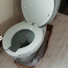 差し上げます　★　トイレ便器＆タンク 　★　薄い水色　★　空色　...
