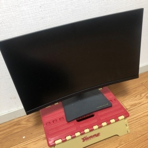【成約済】ULTRA PLUS 144hz 湾曲ゲーミングモニター