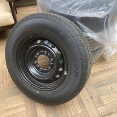 ハイエース　純正タイヤ　4本セット