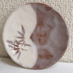 未使用品★京焼・清水焼 小皿 3枚セット 9.5cm 絵柄違い 白×茶色 木の実　共箱付 ☆ PayPay(ペイペイ)決済可能 ☆ 札幌市 豊平区 平岸の画像