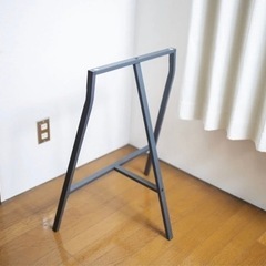 IKEAの鉄脚（写真の天板はついていません）の画像
