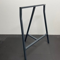 IKEAの鉄脚（写真の天板はついていません）の画像