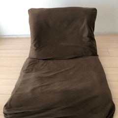 角張った座椅子