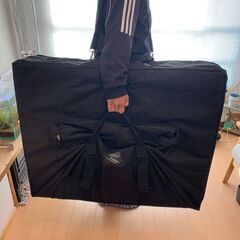 米国Master社製　折りたたみ式マッサージベッド