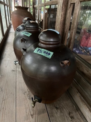 酒甕(壺)4個あります。