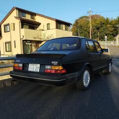 クラシックサーブ　SAAB 900i 1991年式　正規ディーラー車　右ハンドルAT セダン　29000キロ　マットブラック　フル装備の画像