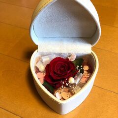 プリザーブドフラワー　ハートケース入り差し上げます