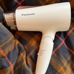 お渡し決まりました。ドライヤー買ってから一年未満で特に使わなかっ...