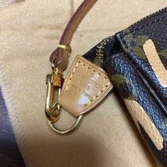 ヴィトンポーチ紐付きの画像