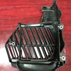 ホンダ HONDA PCX125 JF28 純正ラジエターカバーの画像