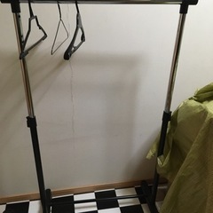ハンガーラック無料で譲ります。