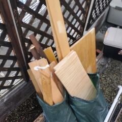 木材の切れ端、コンパネ一枚