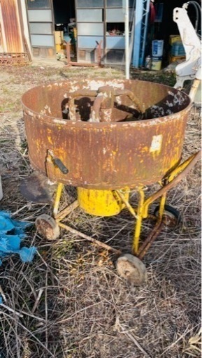 攪拌機 土、セメントを混ぜる機械