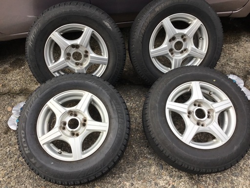 165/80R13のレボ2スタッドレスタイヤです。