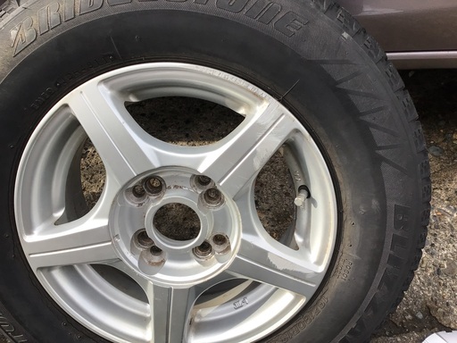 165/80R13のレボ2スタッドレスタイヤです。